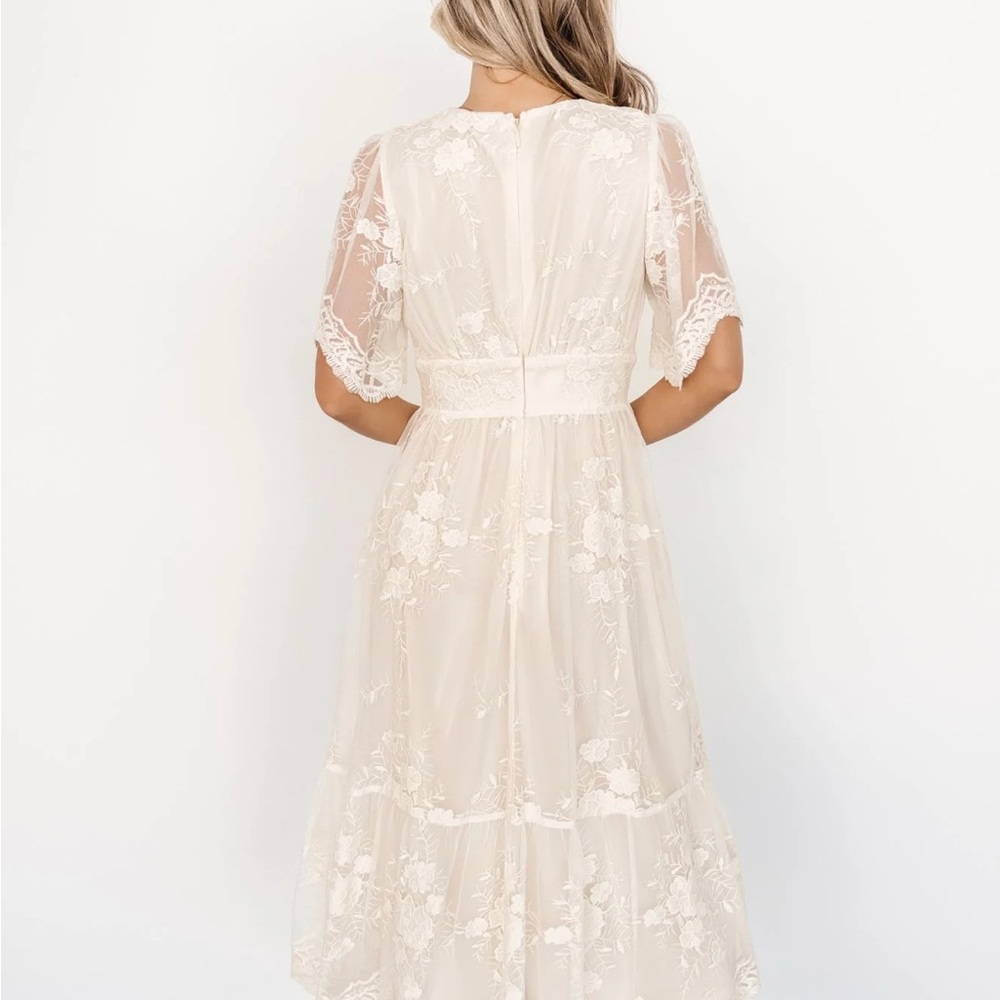Elegant Cream Lace Dress